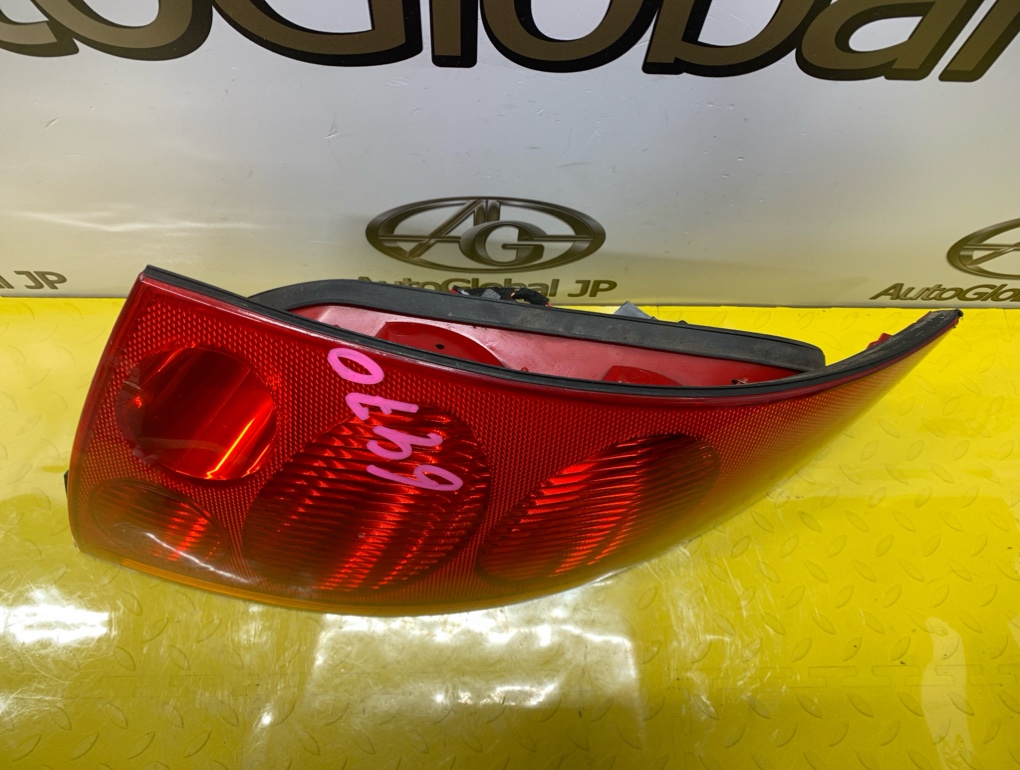 Стоп-сигнал правый задний для AUDI TT 8N AUQ, 8N0945096D 3 ракурс Стоп-сигнал правый задний для AUDI TT 8N AUQ, 8N0945096D 3 ракурс
