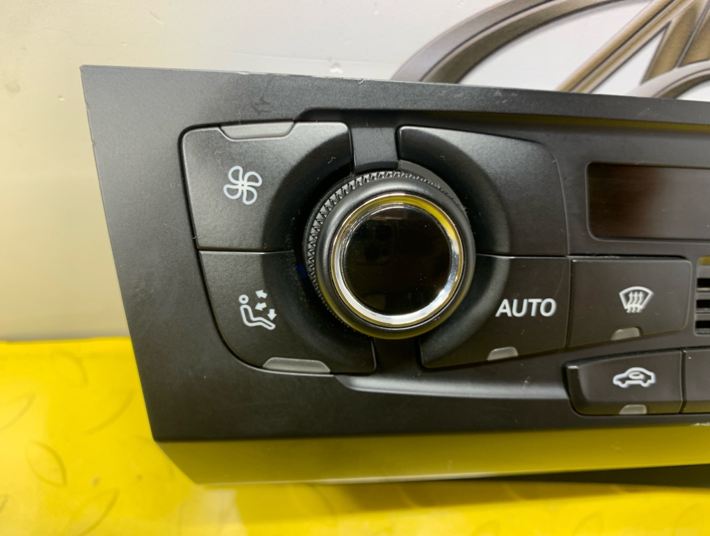 Блок управления климат-контролем для AUDI Q5 8R CDNC, 8T2820043AF 3 ракурс Блок управления климат-контролем для AUDI Q5 8R CDNC, 8T2820043AF 3 ракурс