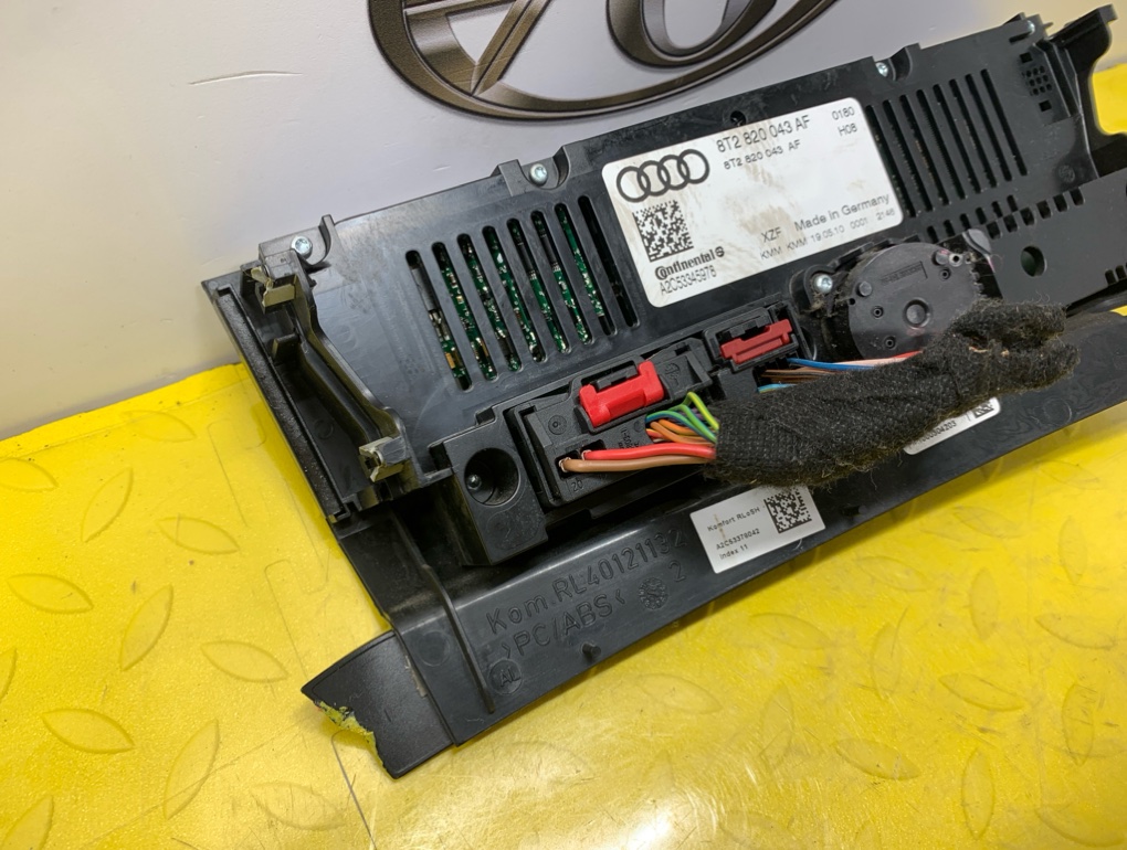 Блок управления климат-контролем для AUDI Q5 8R CDNC, 8T2820043AF 8 ракурс Блок управления климат-контролем для AUDI Q5 8R CDNC, 8T2820043AF 8 ракурс