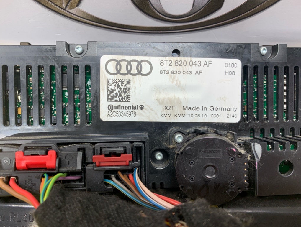 Блок управления климат-контролем для AUDI Q5 8R CDNC, 8T2820043AF 11 ракурс Блок управления климат-контролем для AUDI Q5 8R CDNC, 8T2820043AF 11 ракурс
