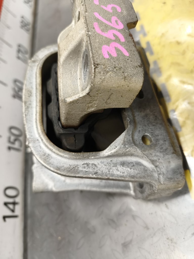 Подушка двигателя для AUDI Q2 GAB CHZJ, 5Q0199262CK 3 ракурс Подушка двигателя для AUDI Q2 GAB CHZJ, 5Q0199262CK 3 ракурс