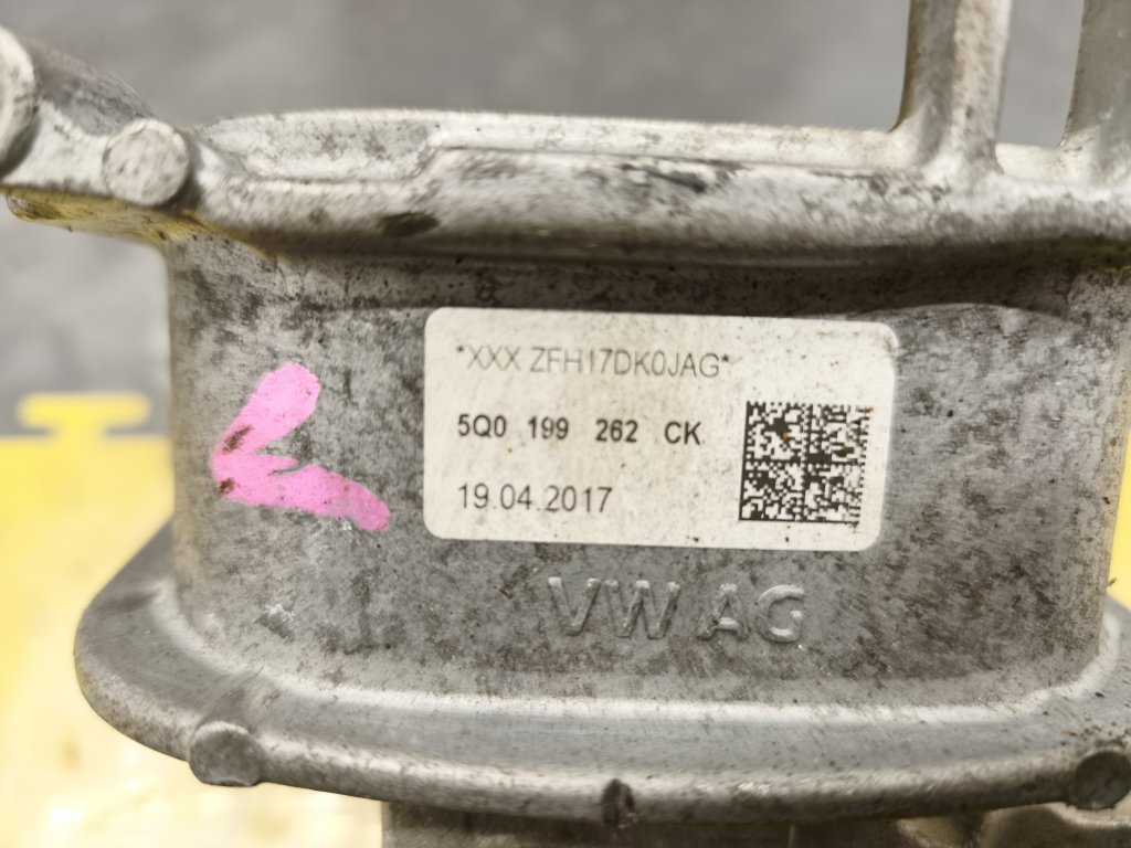 Подушка двигателя для AUDI Q2 GAB CHZJ, 5Q0199262CK 5 ракурс Подушка двигателя для AUDI Q2 GAB CHZJ, 5Q0199262CK 5 ракурс