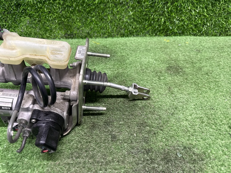 Главный тормозной цилиндр LS460 2007 USF40 1UR-FSE