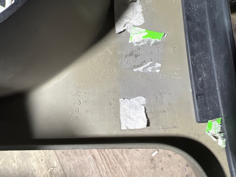 Решетка радиатора CHEROKEE