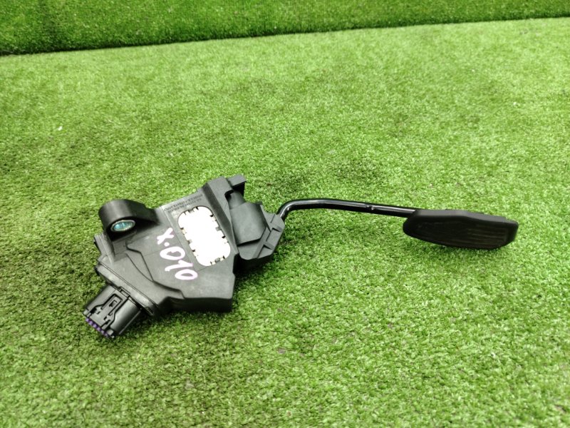 Педаль газа NX200T 2019.12 AGZ10 8ARFTS