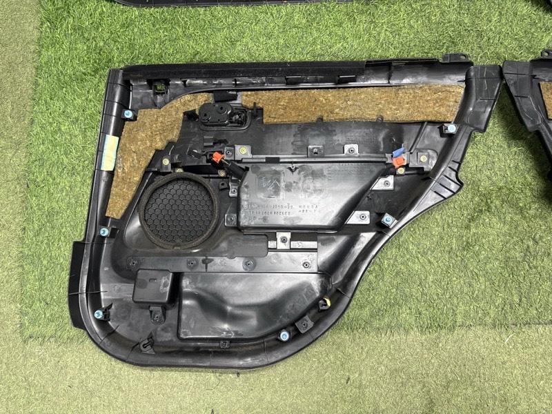 Обшивка боковой двери CR-V RD5 Обшивка боковой двери CR-V RD5