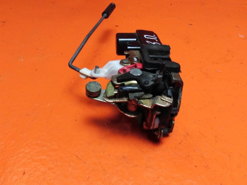 Замок двери задний правый Jeep Grand Cherokee WK1 3.7 бензин