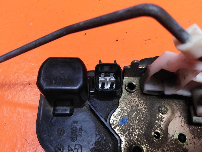 Замок двери задний правый Grand Cherokee 2006 WK1 3.7 бензин