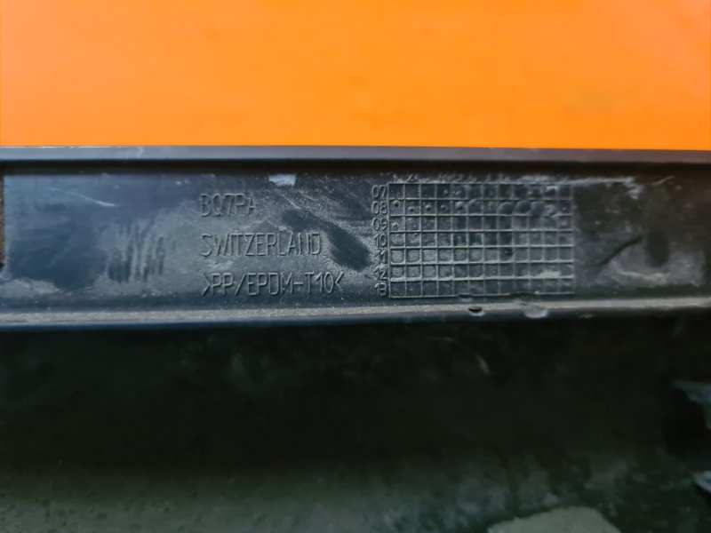 Накладка порога внешняя левая XC60 2010