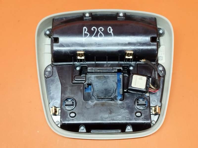 Плафон освещения Jeep Grand Cherokee WK2 3.6