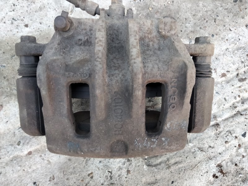 Запчасть суппорт тормозной передний левый Kia Sorento 2010 2(XM) 2.2 D4HB Б/У Суппорт тормозной передний левый Kia Sorento 2010 2(XM) 2.2 D4HB Б/У