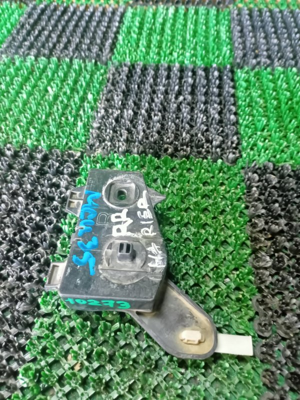 Крепление бампера заднее правое TOYOTA HARRIER MCU35 1MZ-FE 52155-48011 контрактная