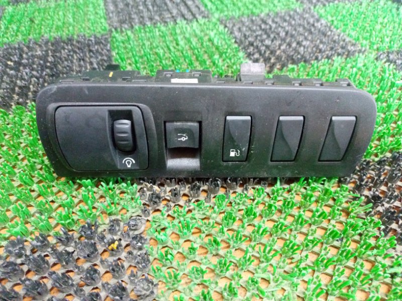 Запчасть кнопка RENAULT FLUENCE 2009 L30R H4M 721 контрактная Кнопка RENAULT FLUENCE 2009 L30R H4M 721 контрактная