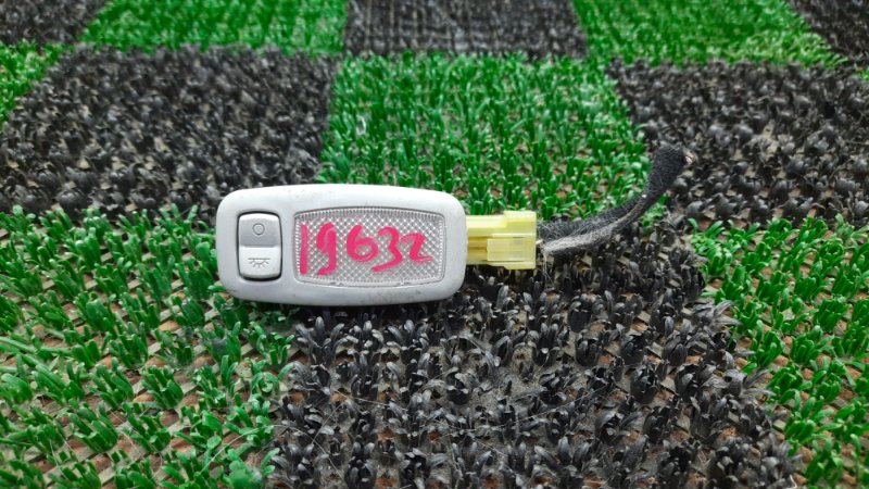Плафон подсветки салона KIA SORENTO 2017 UM D4HA 928923SXXX контрактная