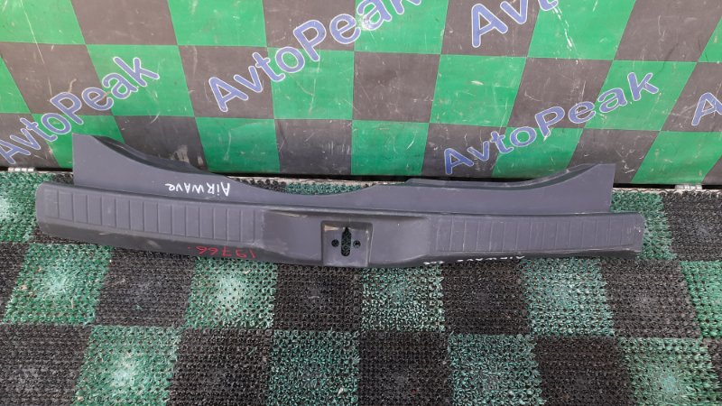 Запчасть накладка замка багажника HONDA AIRWAVE GJ1 L15A контрактная Накладка замка багажника HONDA AIRWAVE GJ1 L15A контрактная