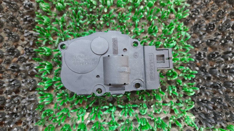Сервопривод заслонок печки ML280 CDI 2008 W164 642.940 Сервопривод заслонок печки ML280 CDI 2008 W164 642.940