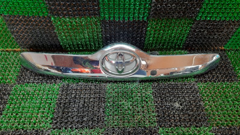 Накладка двери багажника TOYOTA RACTIS NCP100 7680152170 контрактная