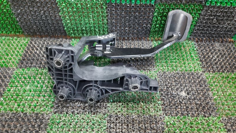 Педаль тормоза RENAULT SAMSUNG XM3 LJL H4MA601 Педаль тормоза RENAULT SAMSUNG XM3 LJL H4MA601