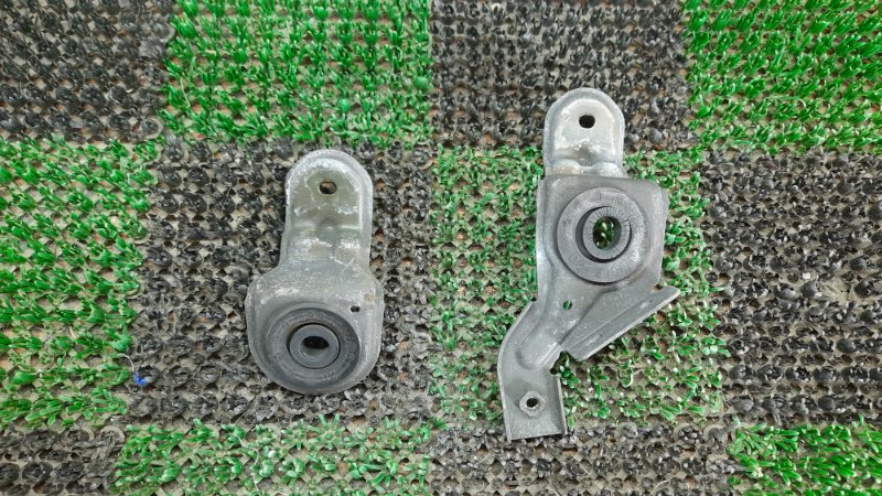 Крепление радиатора R'nessa