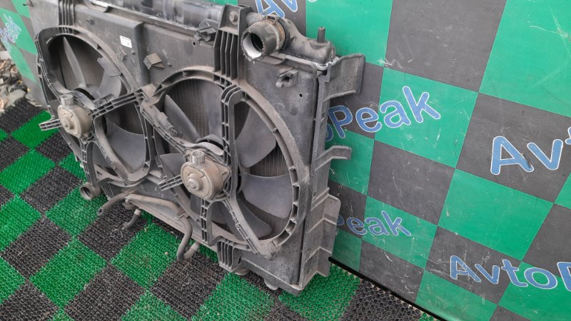 Радиатор охлаждения двигателя NISSAN R'nessa