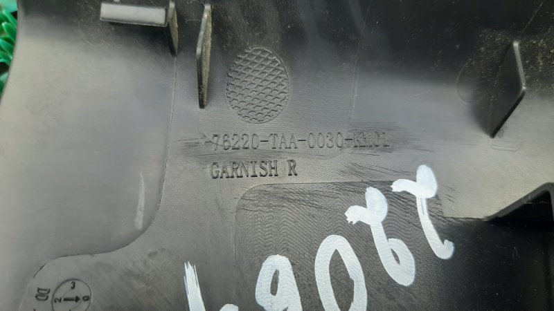 Накладка крепления зеркала правая HONDA STEP WGN SPADA RP3 L15B