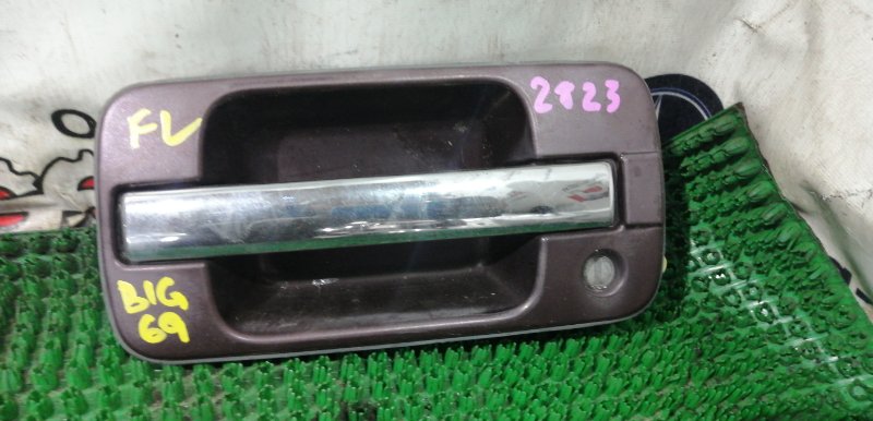 Ручка двери Isuzu Bighorn UBS69GW 4JG2 1993 передняя левая