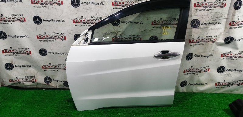 Дверь Honda Vezel RU3 LEB 2014 передняя левая