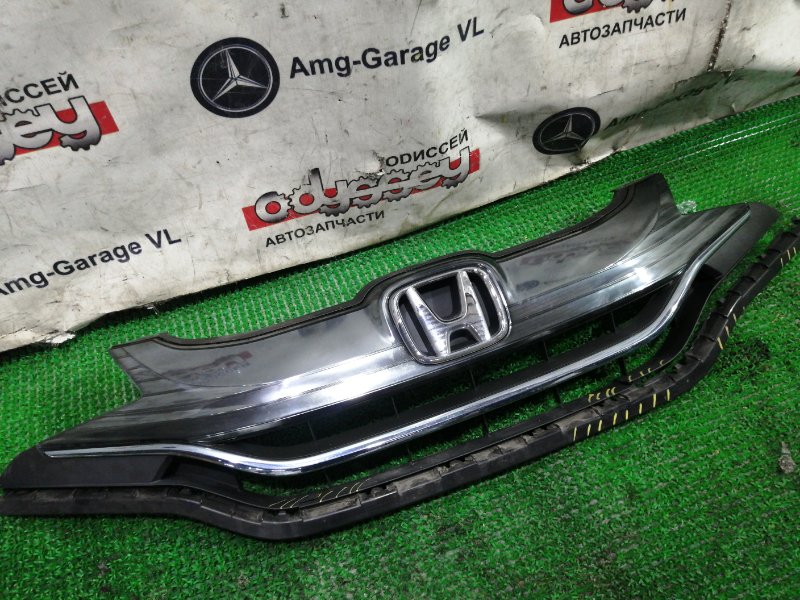 Решетка радиатора Honda Fit GP5 LEB 2014