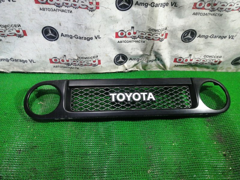 Решетка радиатора Toyota Fj Cruiser GSJ15W 1GR-FE 2012