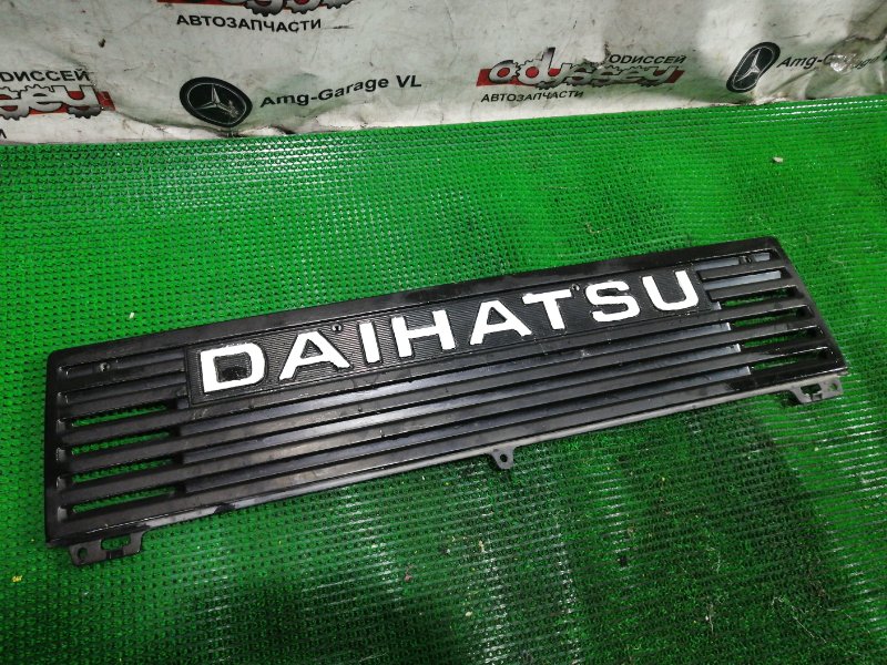 Решетка радиатора Daihatsu Delta V98 B 1988