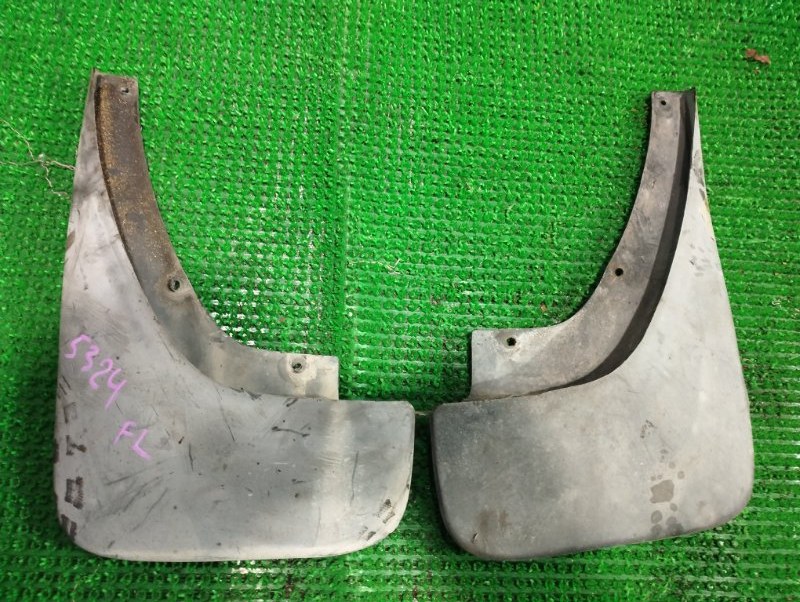 Брызговик Isuzu Bighorn UBS26GW 6VE1 1999 передний