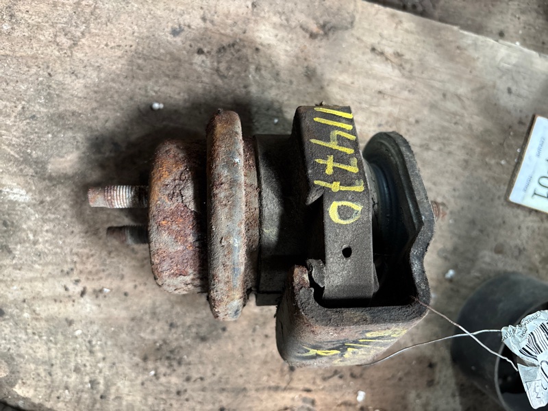 Подушка двигателя Nissan Safari WTY61-000176 ZD30DDTI-019955 2000 правая