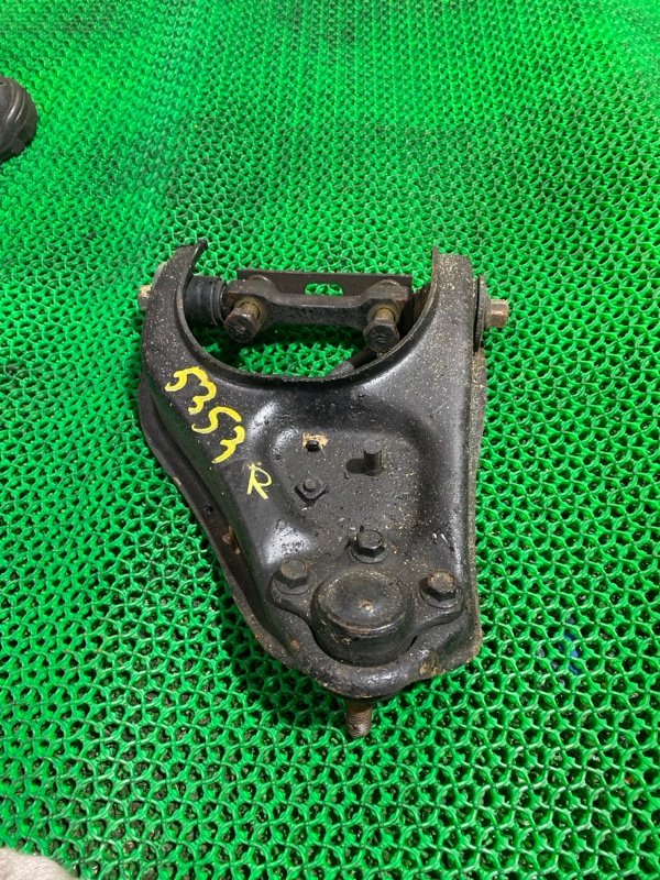 Рычаг верхний передний правый ISUZU BIGHORN 1995 UBS69GW 4JG2 контрактная