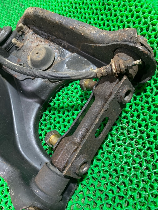 Рычаг верхний передний правый ISUZU BIGHORN UBS69GW 4JG2