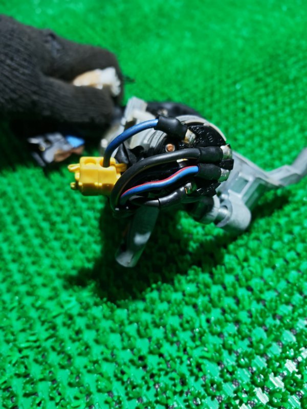 Замок зажигания DELICA 1997 PD8W 4M40 Замок зажигания DELICA 1997 PD8W 4M40