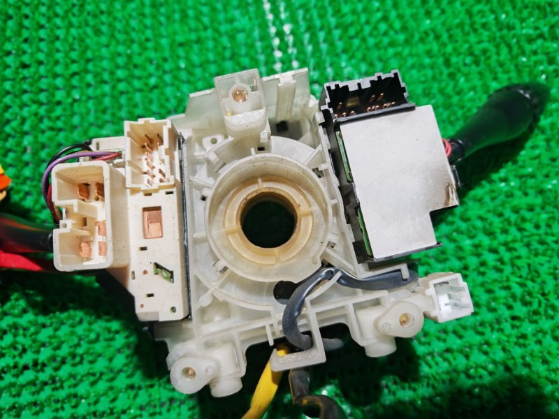 Блок подрулевых переключателей MITSUBISHI DELICA PD8W 4M40 Блок подрулевых переключателей MITSUBISHI DELICA PD8W 4M40