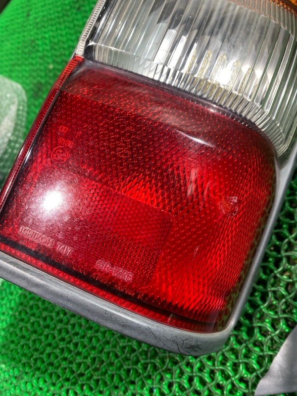 Стоп правый SAFARI 1999 VRGY61 TD42-T