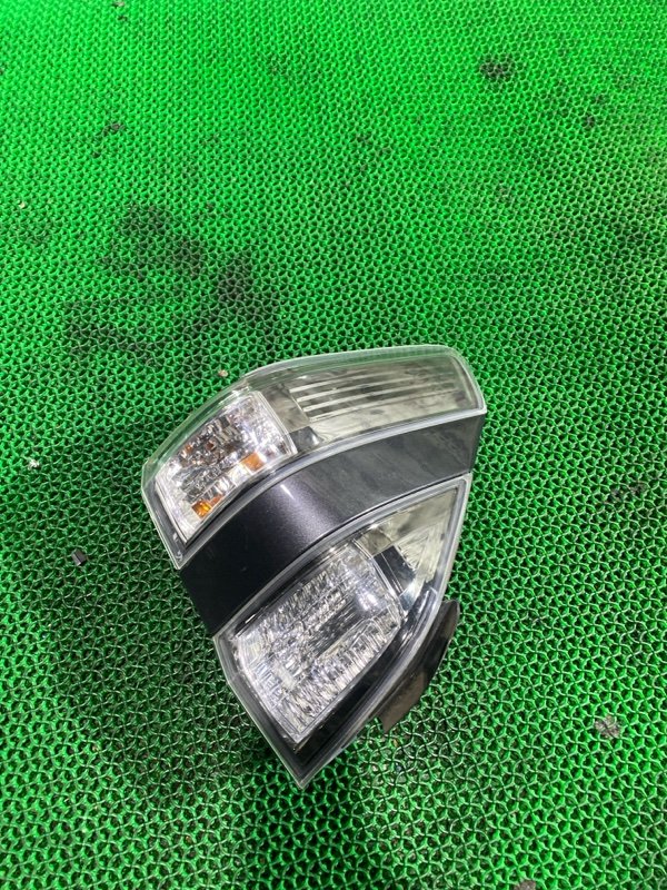 Стоп правый TOYOTA VELLFIRE 2009 GGH25W 2GR-FE контрактная