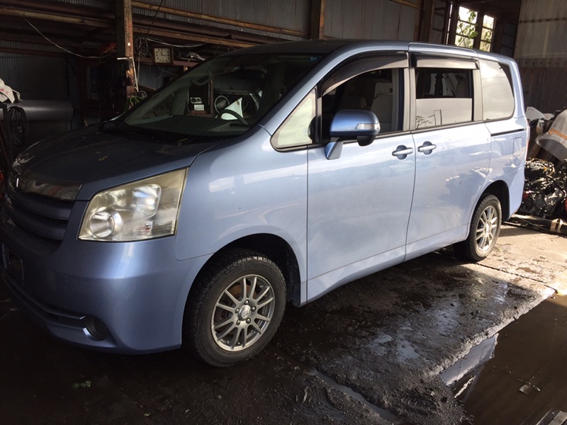 Автомобиль TOYOTA NOAH ZRR75 3ZR-FE 2007 года в разбор