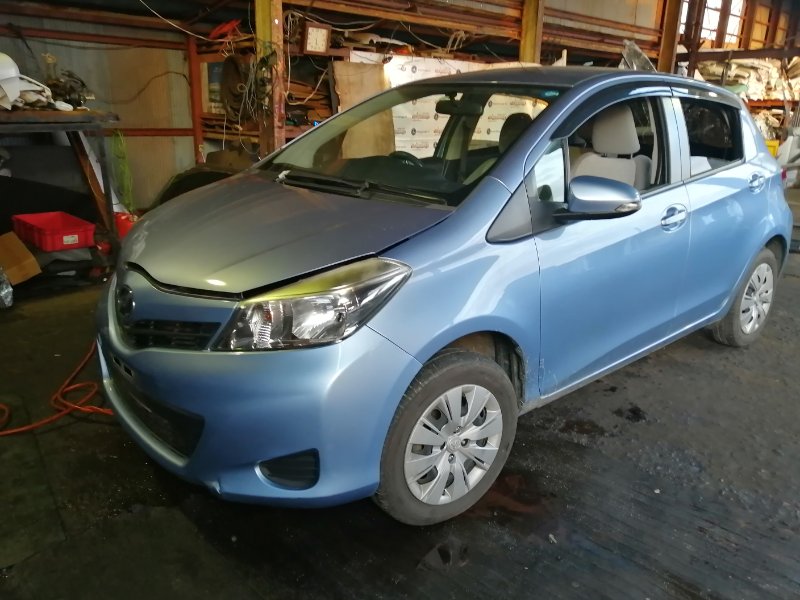 Автомобиль TOYOTA VITZ NSP135 1NR-FE 2011 года в разбор