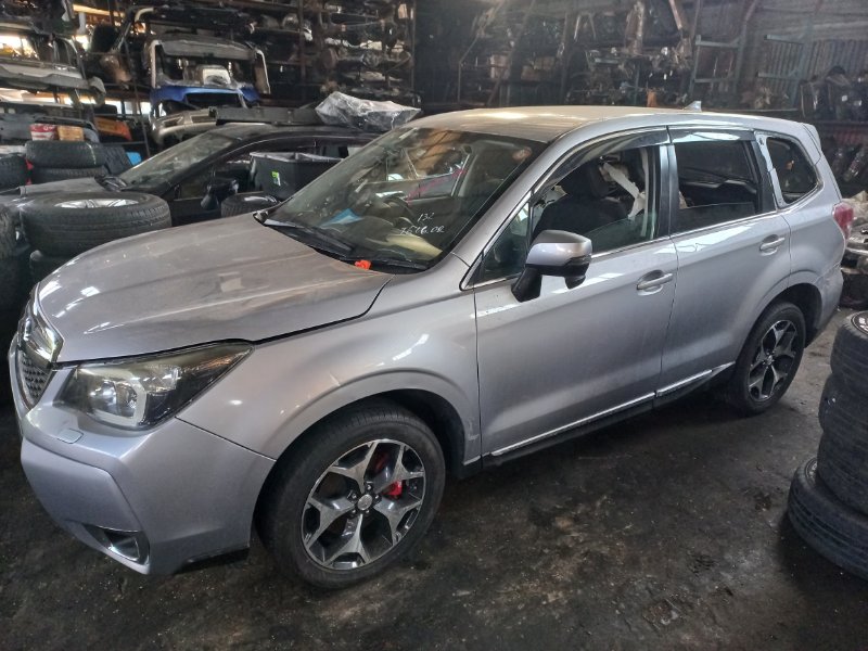 Автомобиль SUBARU FORESTER SJG FA20ESZHZA 2012 года в разбор