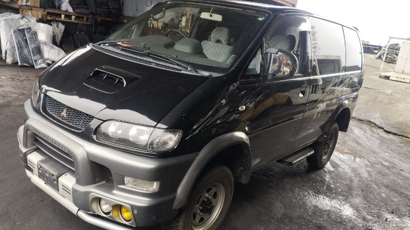 Автомобиль MITSUBISHI DELICA PD8W 4M40 1997 года в разбор