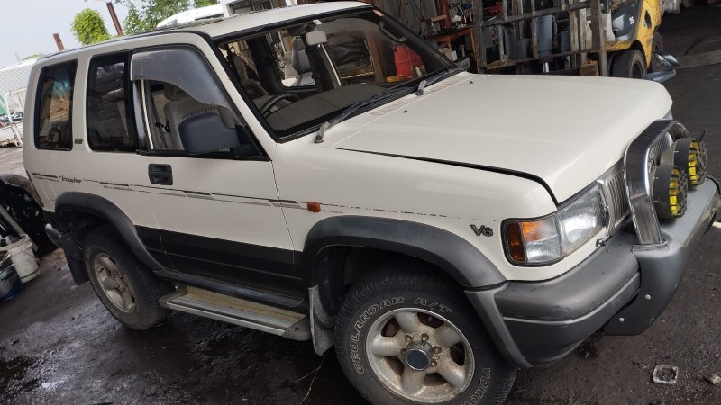 Автомобиль ISUZU BIGHORN UBS25DW 6VD1 1996 года в разбор