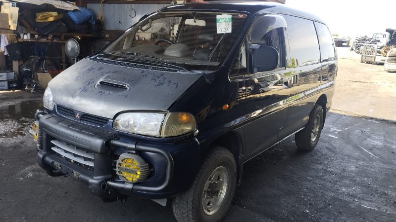 Автомобиль MITSUBISHI DELICA PE8W 4M40 1996 года в разбор