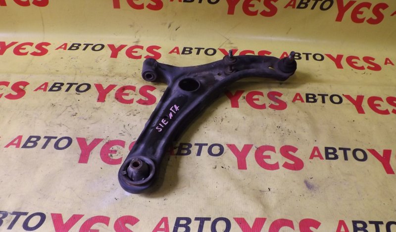 Рычаг подвески передний правый Toyota Sienta NCP80 контрактная