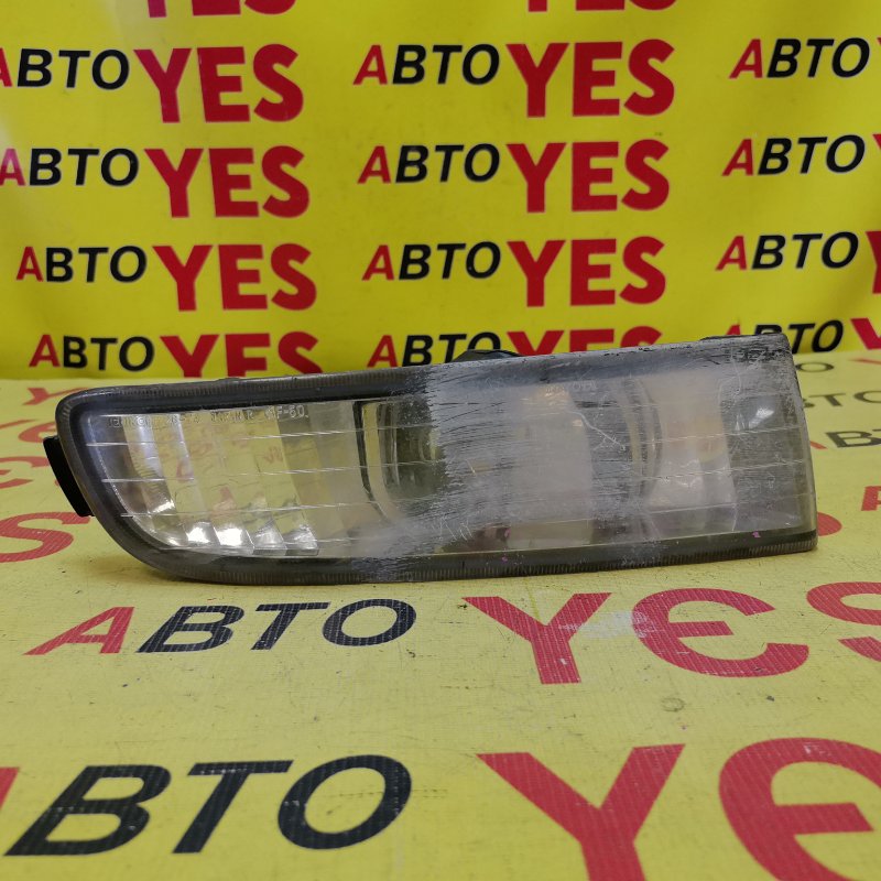 Фара противотуманная передняя правая Toyota Hiace Regius 1997-1999 XH10 8121126060 контрактная