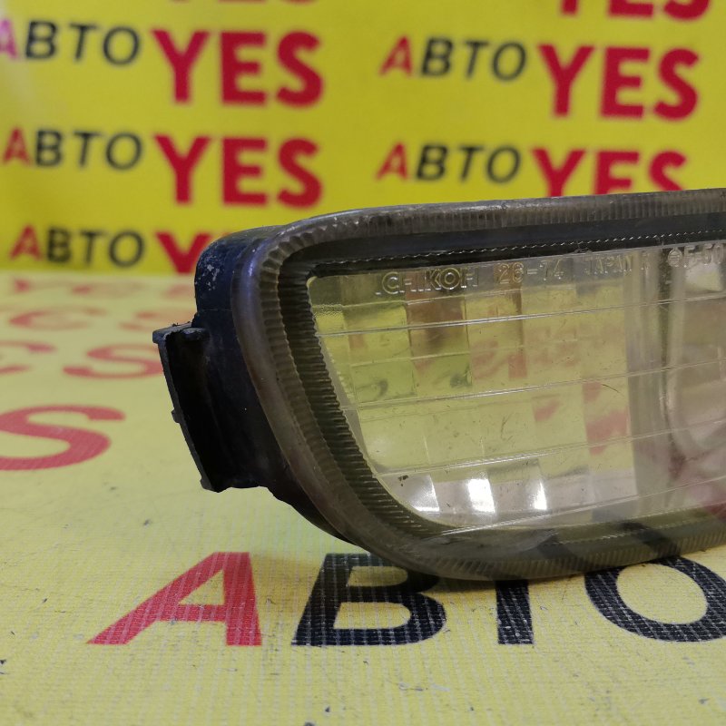 Фара противотуманная передняя правая Toyota Hiace Regius XH10