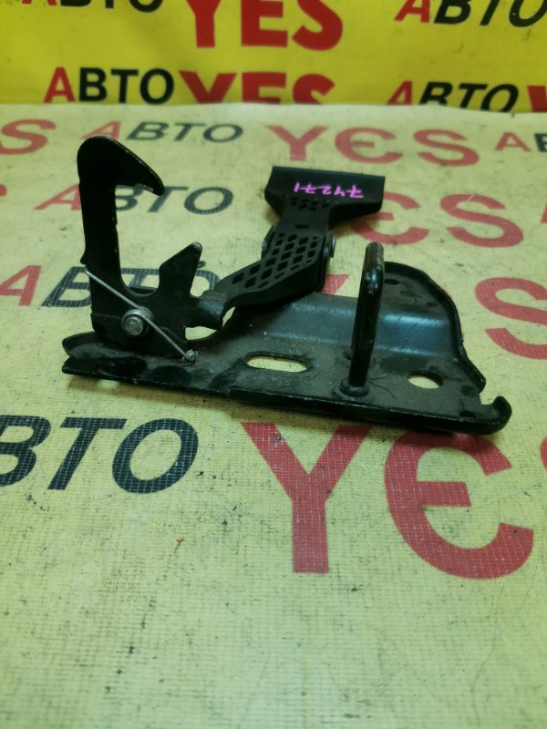 Замок капота передний Audi A4