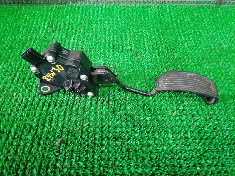 Запчасть педаль газа TOYOTA PRIUS 2011 ZVW30 2ZR-FXE 78110-12040 контрактная Педаль газа TOYOTA PRIUS 2011 ZVW30 2ZR-FXE 78110-12040 контрактная
