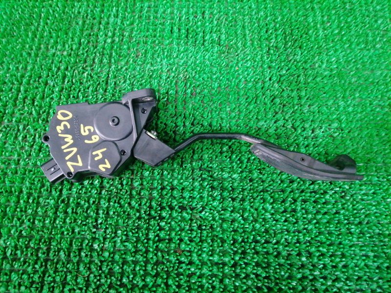 Педаль газа PRIUS 2011 ZVW30 2ZR-FXE Педаль газа PRIUS 2011 ZVW30 2ZR-FXE